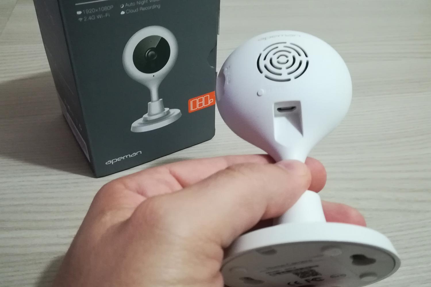 Telecamera Apeman alimentazione