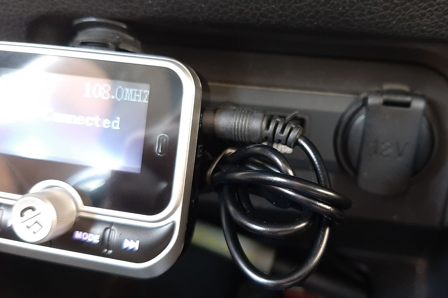 Jack da 3,5mm sul trasmettitore FM bluetooth Clydek
