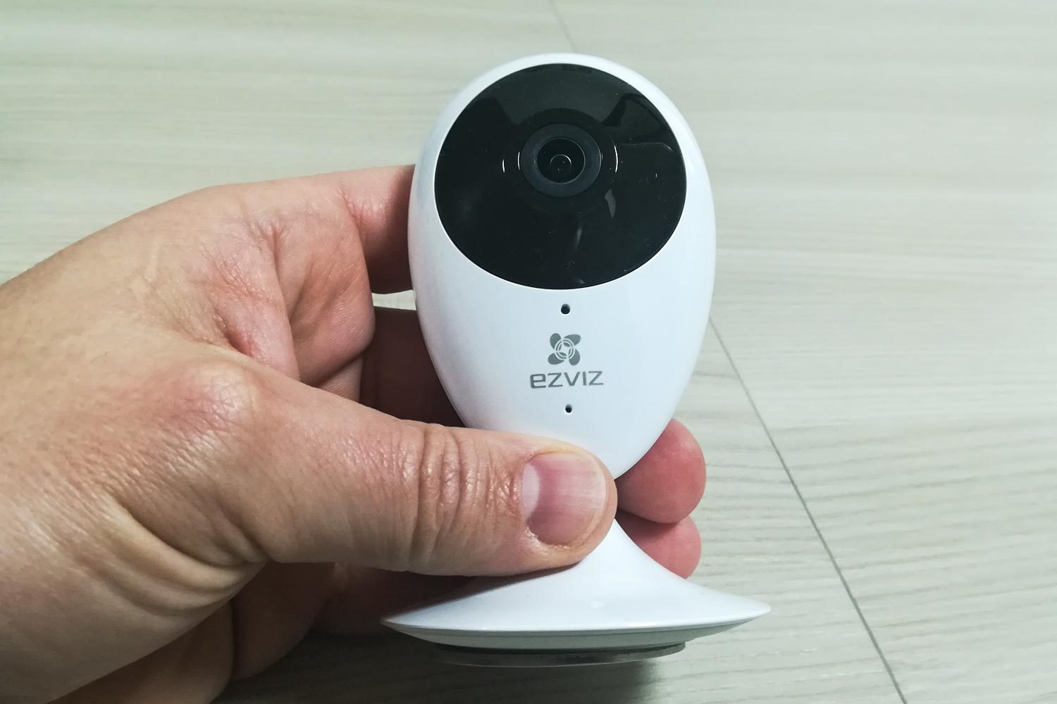 Dettaglio della camera sulla Mini O di Ezviz