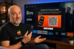 Andrea Meini osserva una schermata pubblicitaria a schermo intero su Fire TV mentre Amazon promuove l'app Fire TV per smartphone.