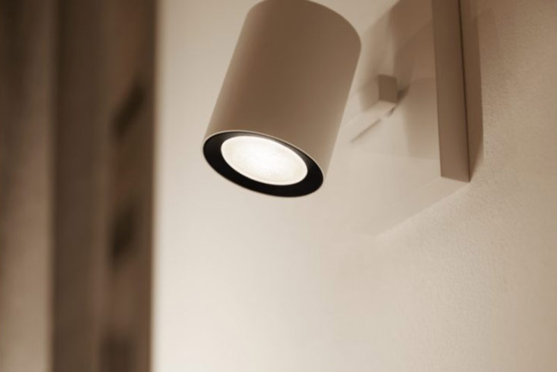 Spot da parete con lampadina GU10 di Philips Hue