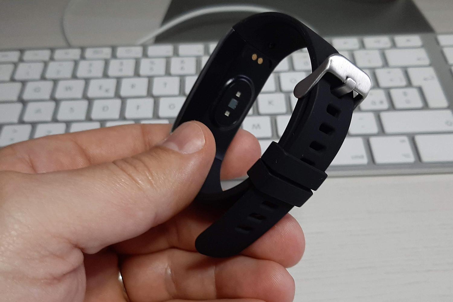 Parte posteriore del fitness tracker di Holalei