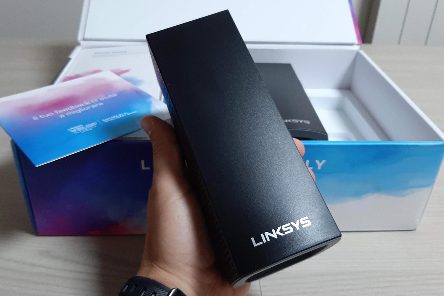 Il design rettangolare del nodo Linksys Velop