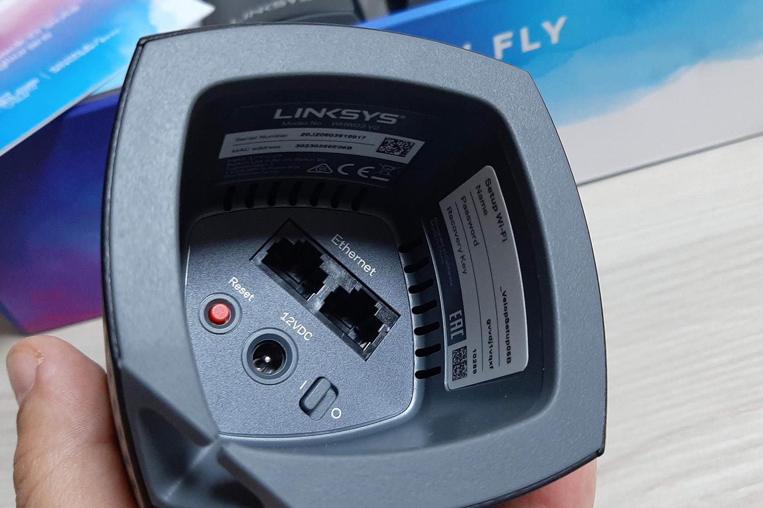 Prese sulla base del nodo Linksys Velop
