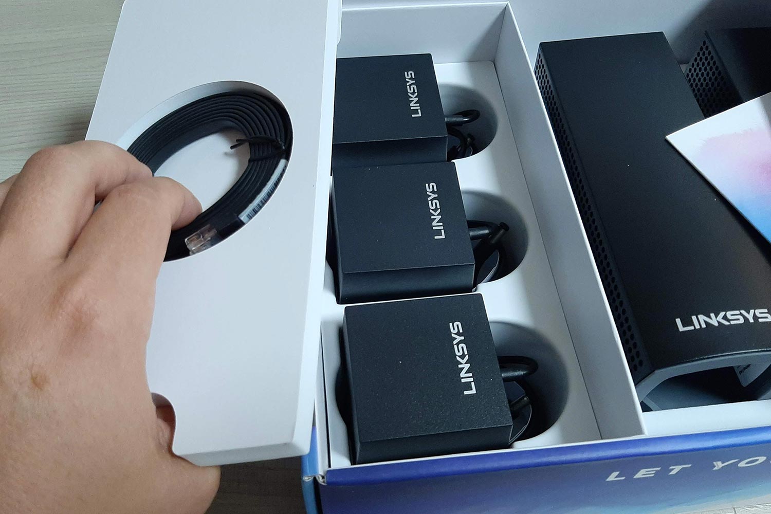 I 3 alimentatori per i nodi presenti nel Linksys Velop