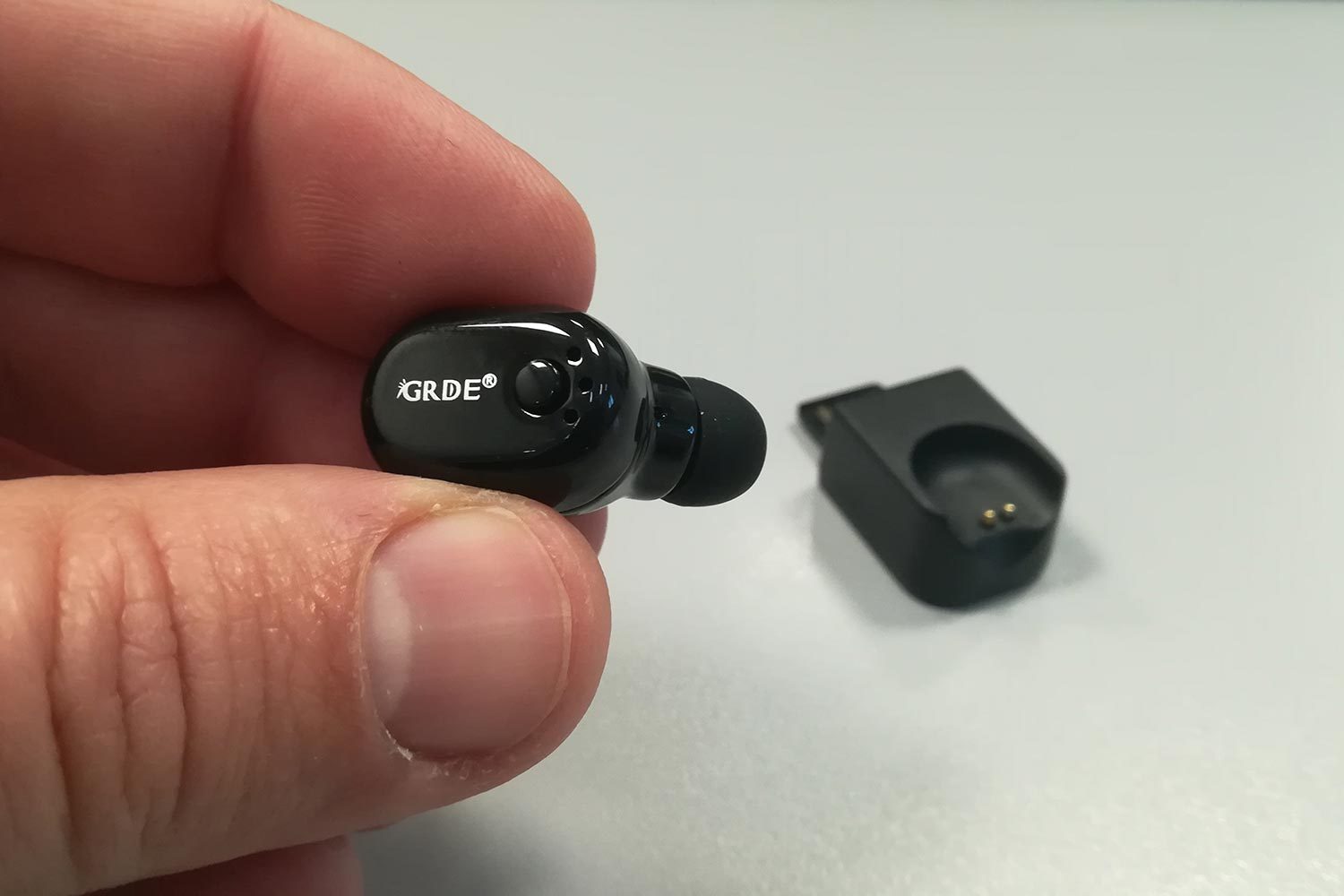 Pulsante sull'auricolare mini GL07 GRDE