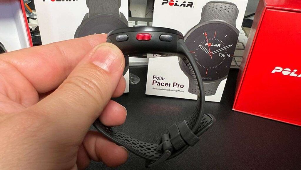 Pulsanti laterali sul Polar Pacer PRO