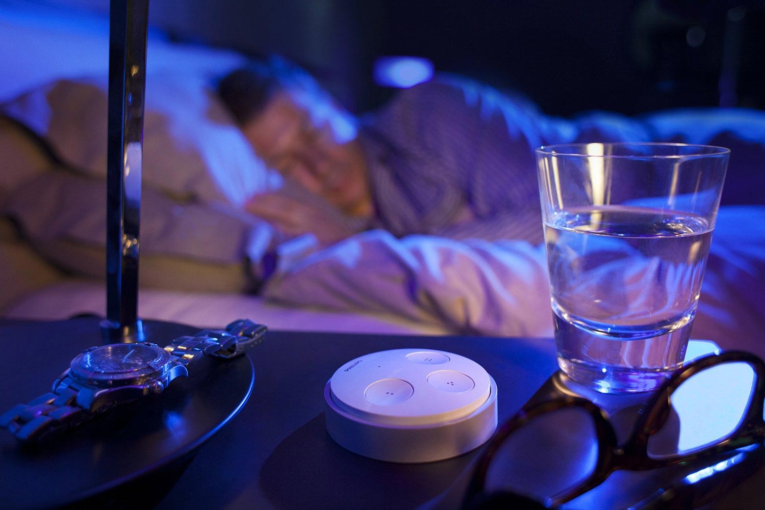 Telecomando Hue Tap da usare sul comodino di camera Philps Hue Tap ambientata