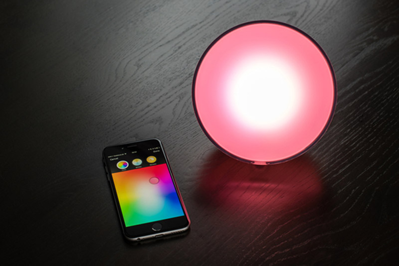 Philips Hue Go comandata da smartphone