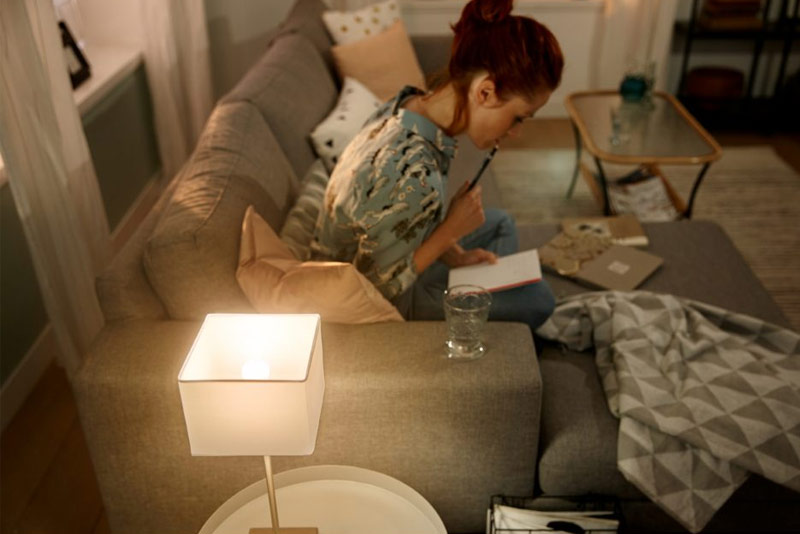 Lampada da tavolo con Sperica P45 di Philips Hue