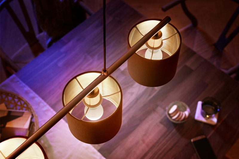 Lampadario con installate le lampadine Sperica P45 di Hue