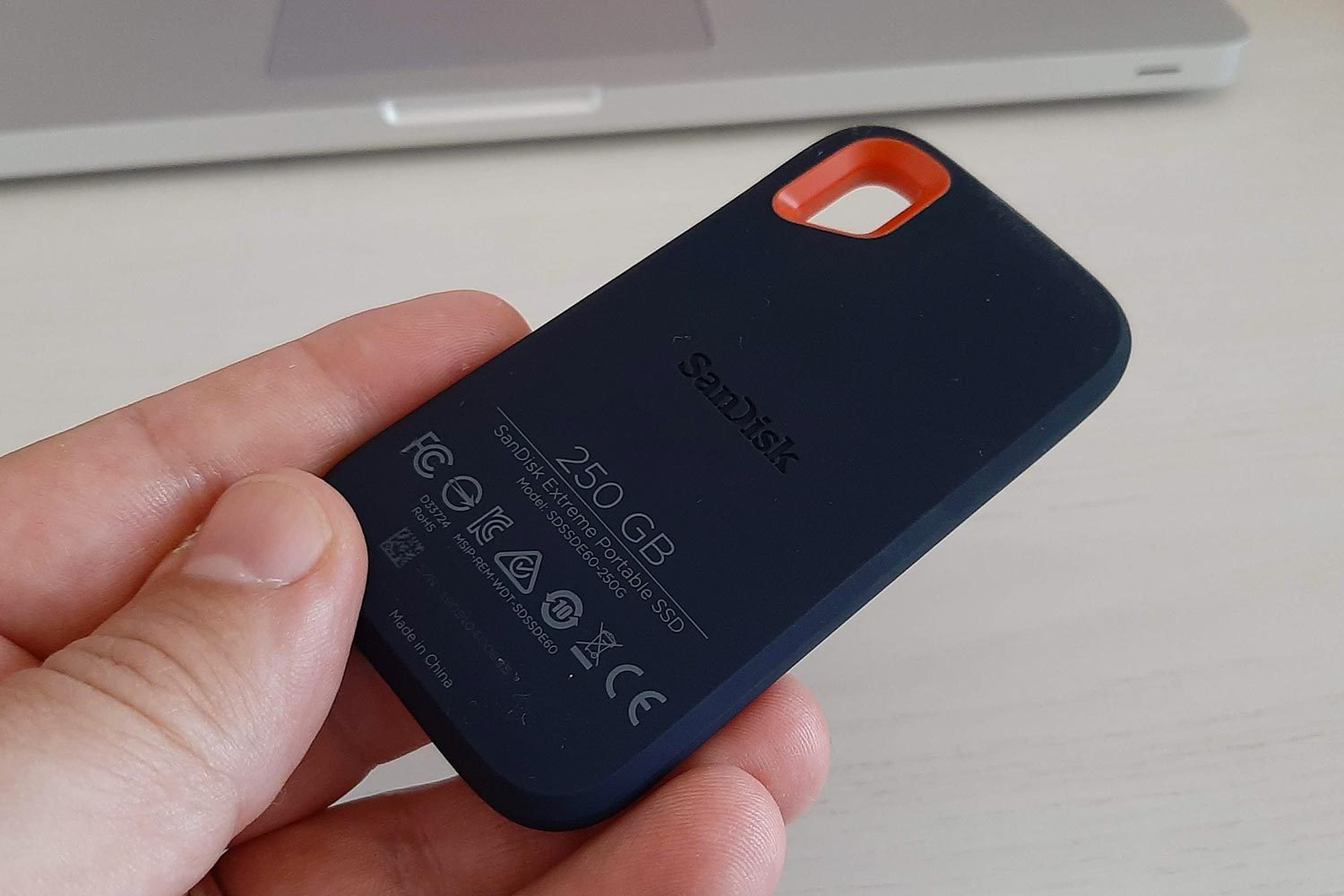 Touch Feel vellutato nella parte posteriore del SSD di SanDisk