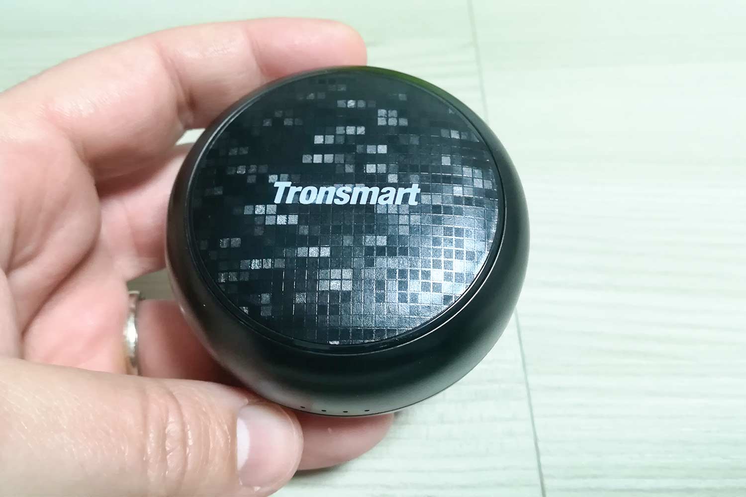 La dock di ricarica delle cuffie Spunky di Tronsmart