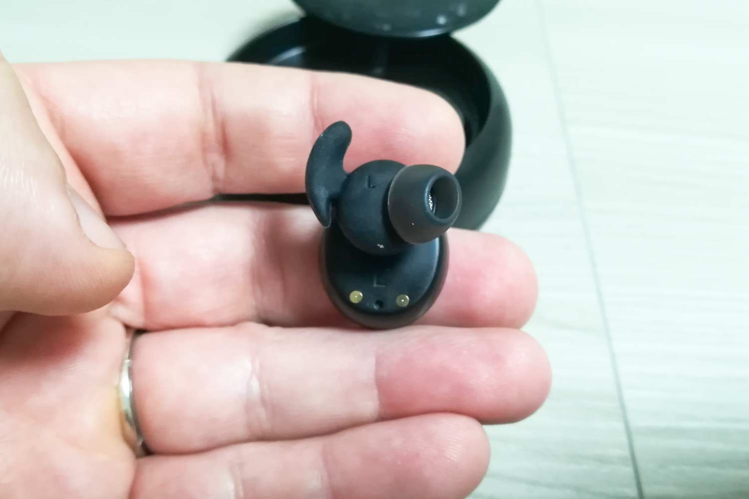 Dettaglio gommina su auricolare Spunky della Tronsmart