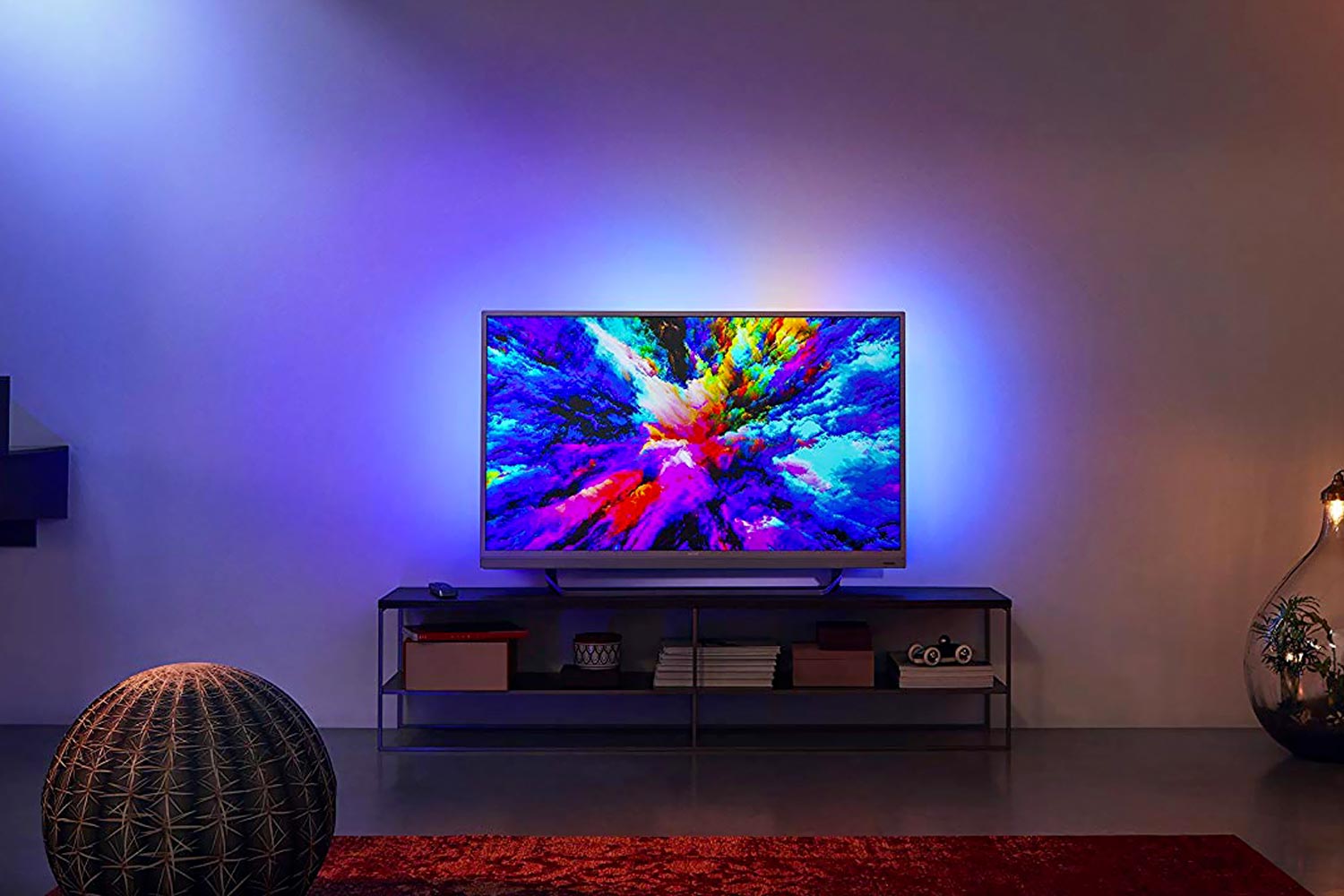 TV Ambilight di Philips ambientato in casa