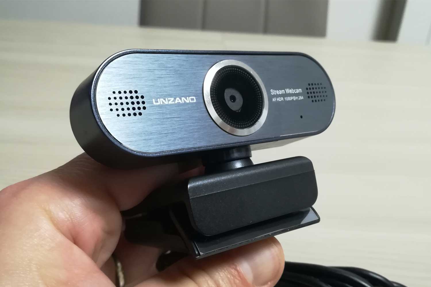 Dettaglio altoparlanti sulla Stream Webcam Unzano